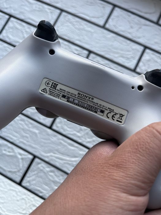 Новый джойстик PS4