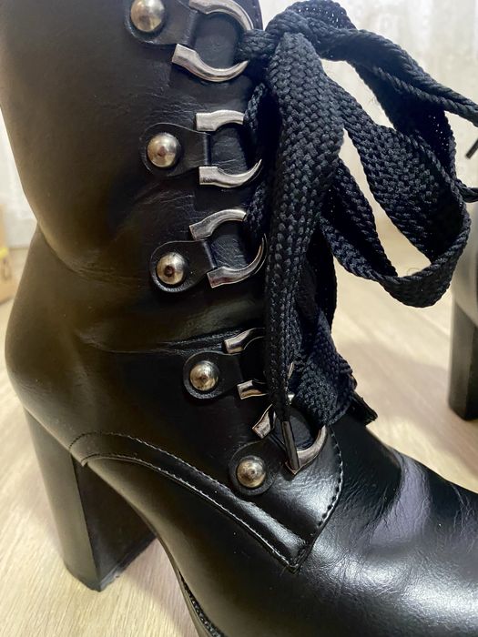 Боти на ток с връзки и цип