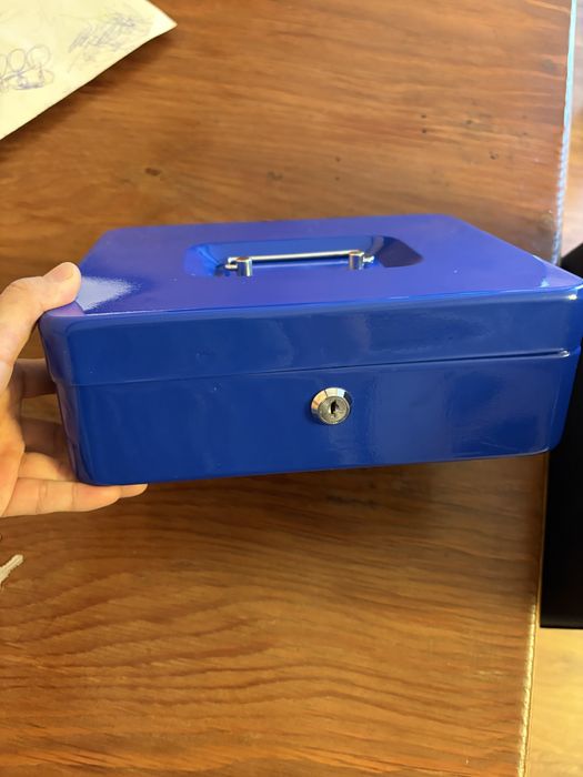 Сейф ключевой замок