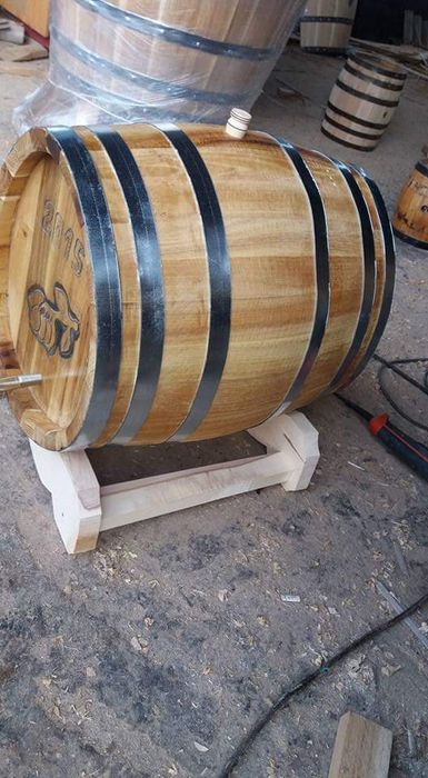 Butoaie dud și mobilier de gradina