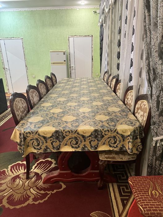 Продается стол со стульями