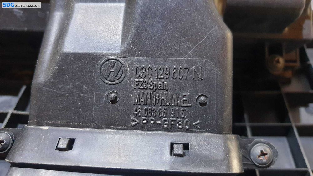 Capac Antifonare Protectie Motor cu Carcasa Filtru Aer Volkswagen Golf 5 1.6 FSI BAG BLP BLF BLF 2004 - 2008 Cod 03C129607N [D0827]