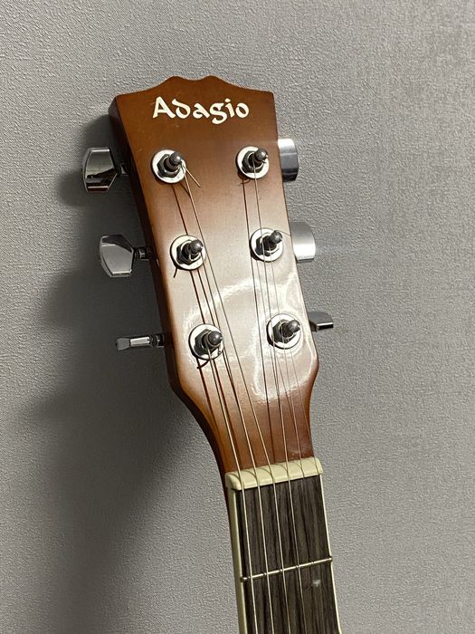 Аккустическая гитара Adagio