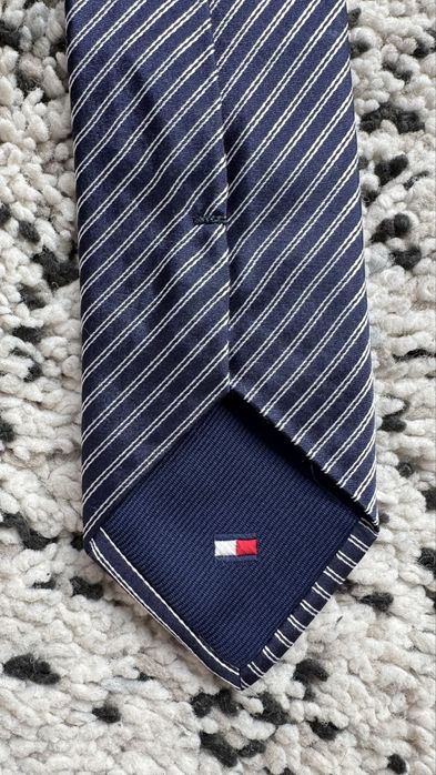 Нова копринена вратовръзка Tommy Hilfiger