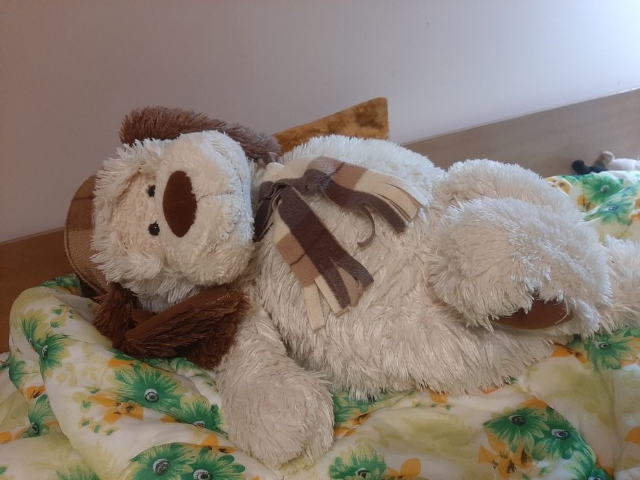 Мече 63 см, леко, бяло със шал