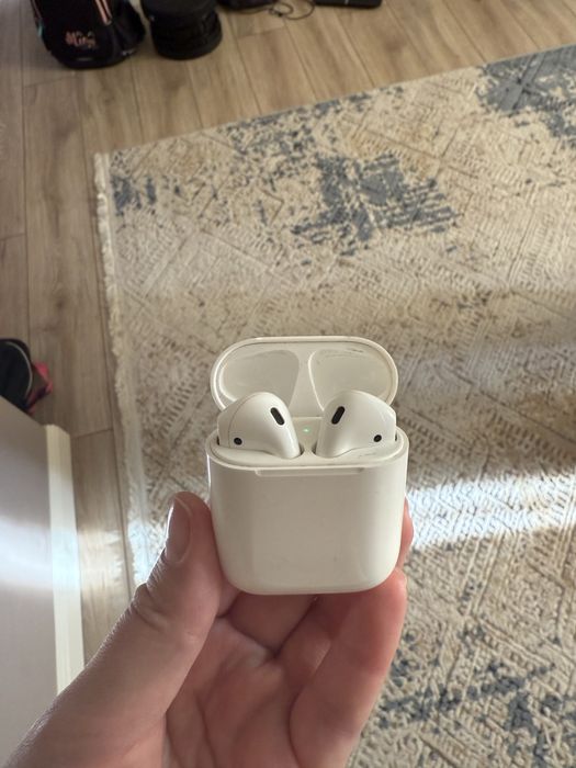 Airpods.        .