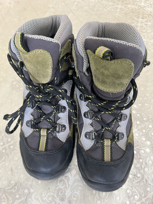 Продаю кожаную обувь.