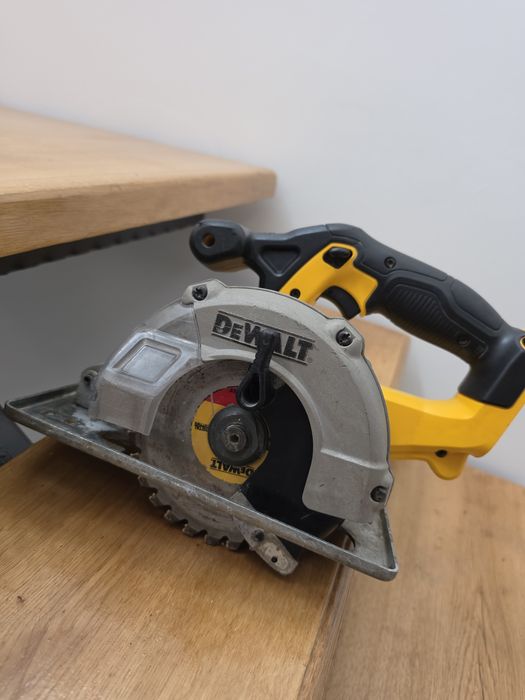 Circular Dewalt dcs373