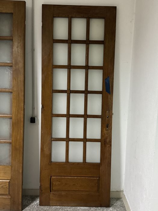 Usi din stejar masiv