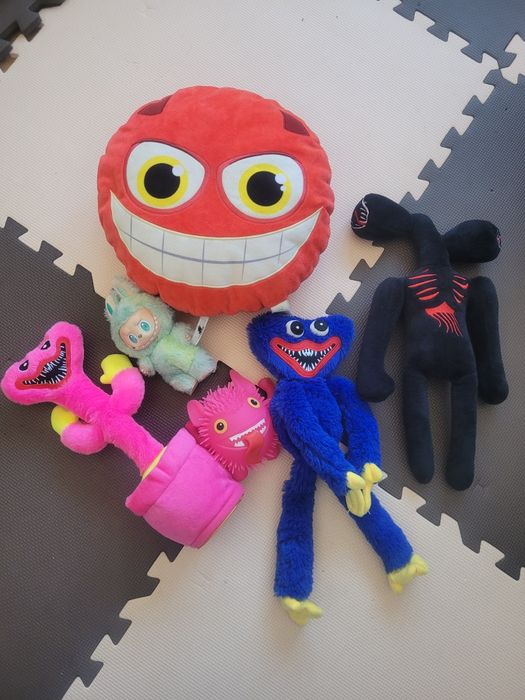 Loturi jucării mașini roboți cărți cuburi