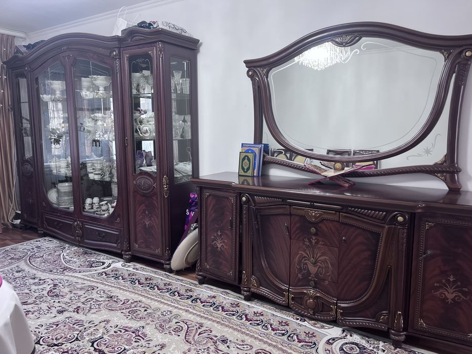 Сервант с комодом