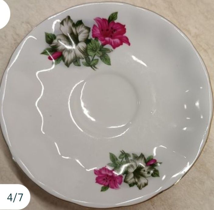 Четери чаши за кафе от Китайски костен порцелан и две купички от аркоп