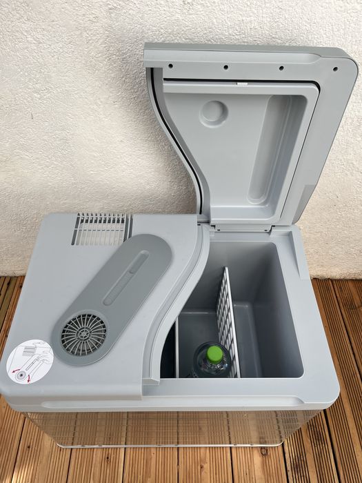 Lada frigorifica termoelectrica Mobicool Q40 nouā