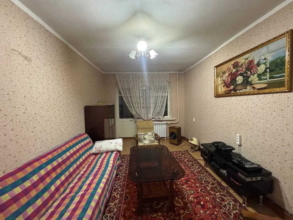 м.Буюк Ипак Йули чайхана Салом 2-комн 3/5 55 м² кирпич 2х6 м средняя