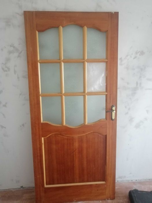 Продаются деревянные двери.