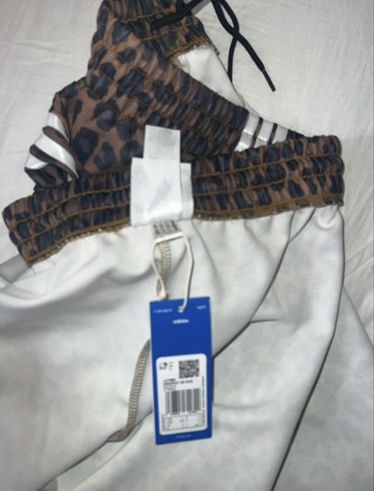 Pantaloni scurti adidas leopard print