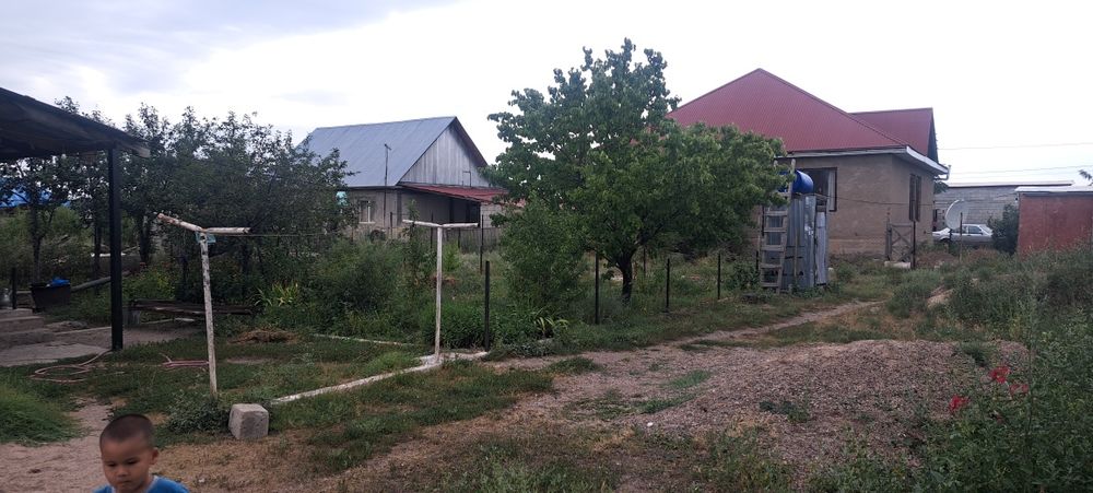 Үй сатылады. 3 бөлмелі.