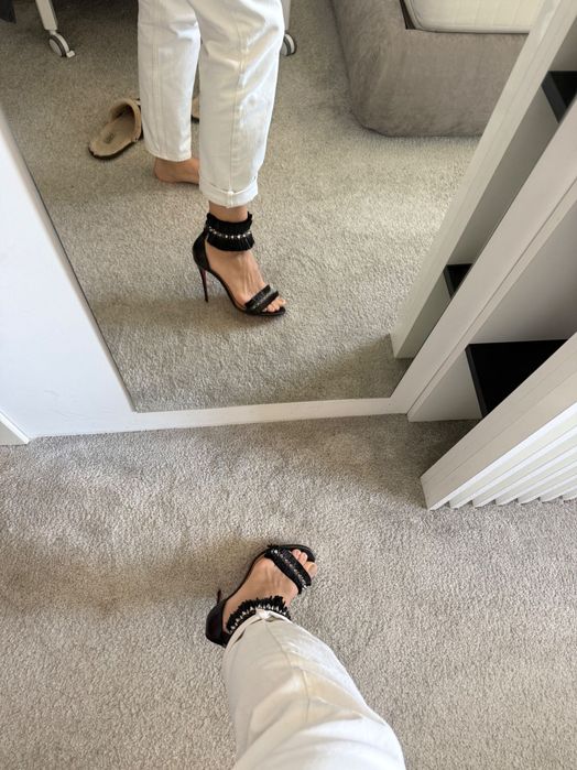 Продавам  обувки Christian Louboutin 39 номер