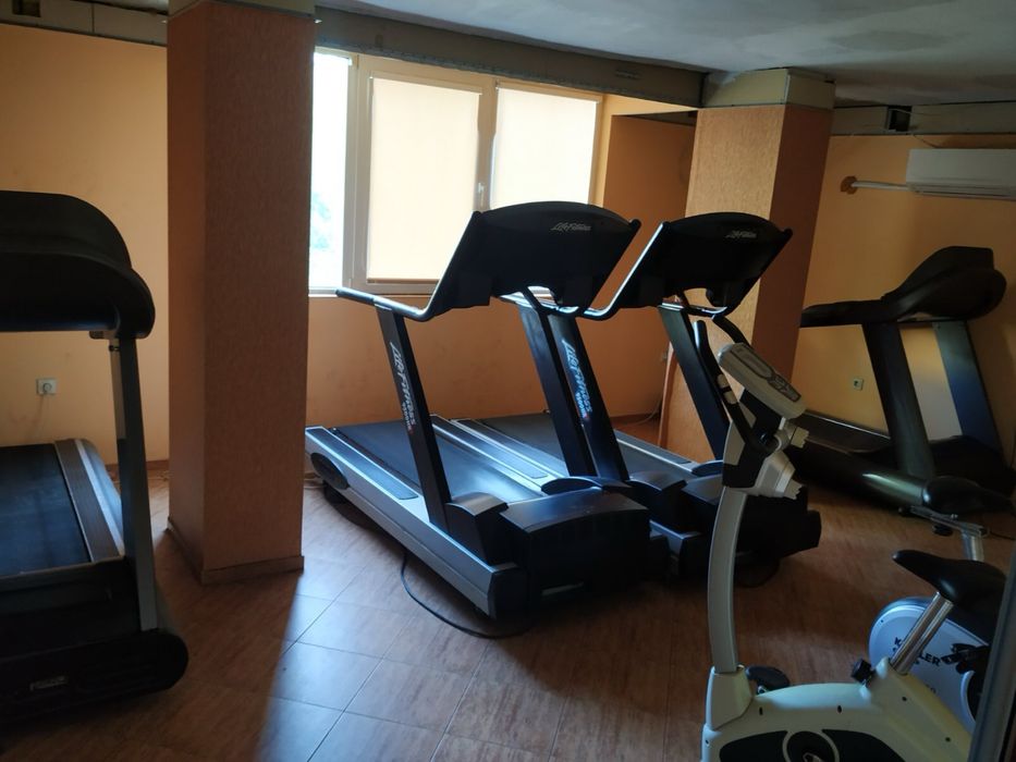Продавам Фитнес / Бизнес + оборудване/