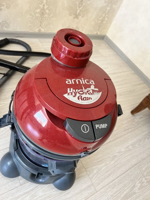 Продам моющий пылесос Arnica