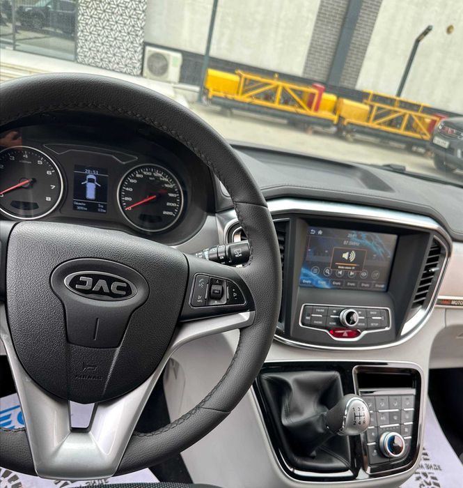 микроавтобус Jac M4