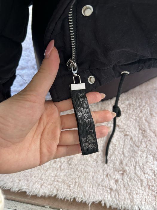 Дамско зимно яке с пухена качулка