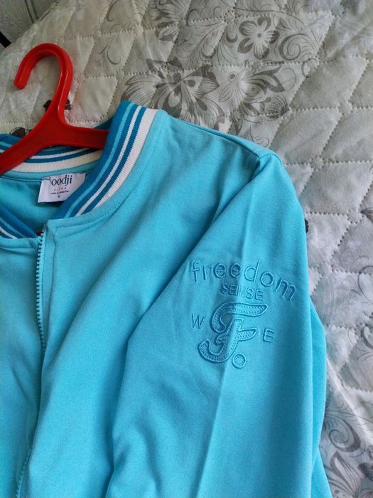 Продаю ветровку новую женскую