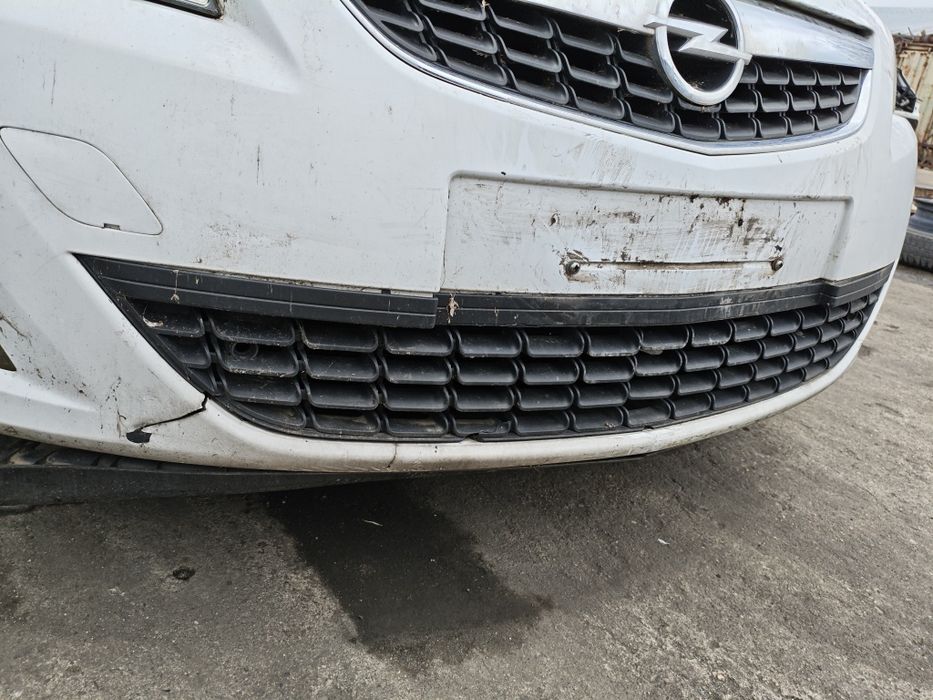 Предна броня за Opel Astra J