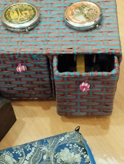 Шкатулки разные,зеркала