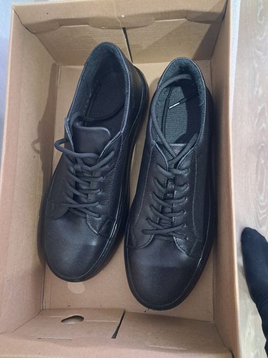 Продам кроссовки