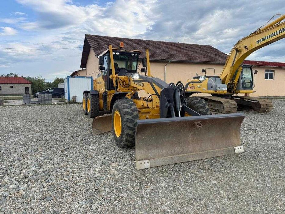 Inchirieri utilaje, buldozere, excavatoare, buldoexcavator, compactoare, etc
