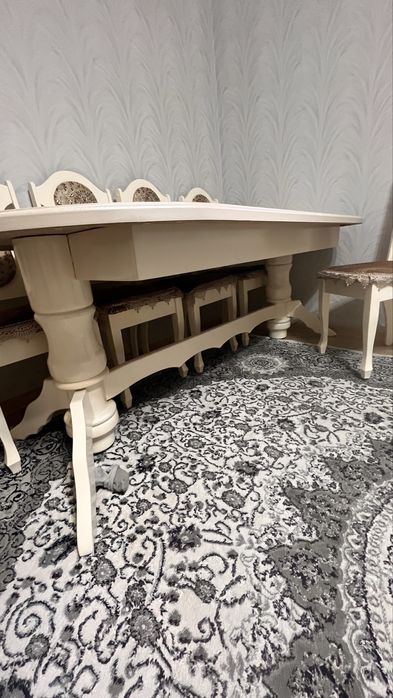 Продам гостиный стол без стульев