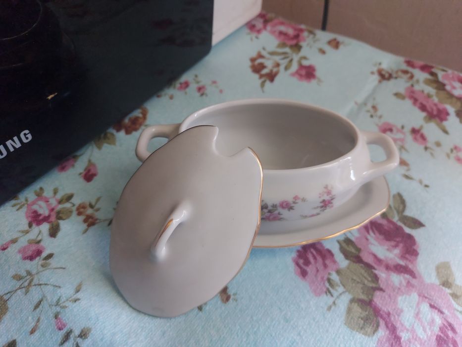 Шикарная посуда . Соусница и хрустальные солонки