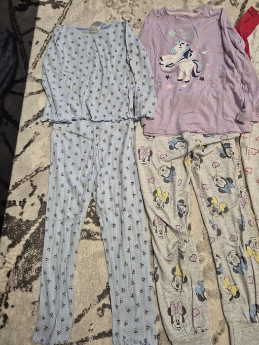 Lot pijamale fetite 4-5ani stare foarte buna