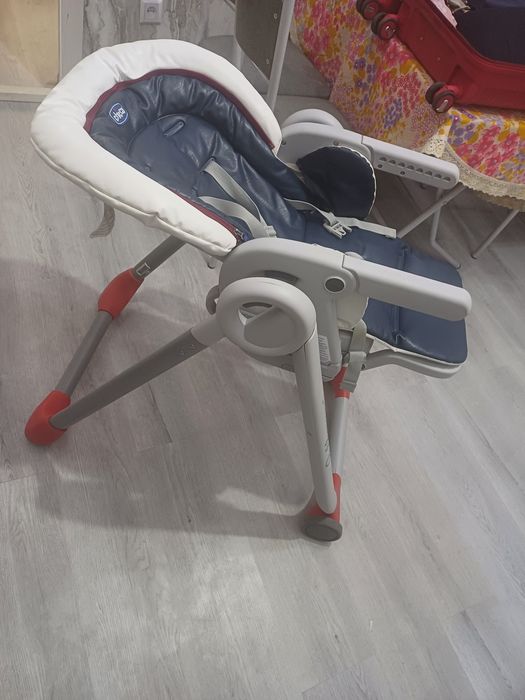 Продаётся фирменный кормления стульчик Chicco Polly progress 6в1