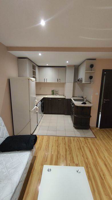 Апартамент под наем Лятно кино