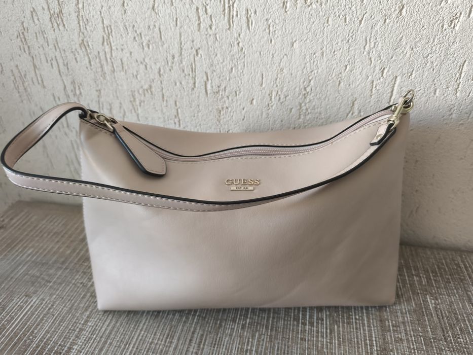 Оригинална чанта Guess