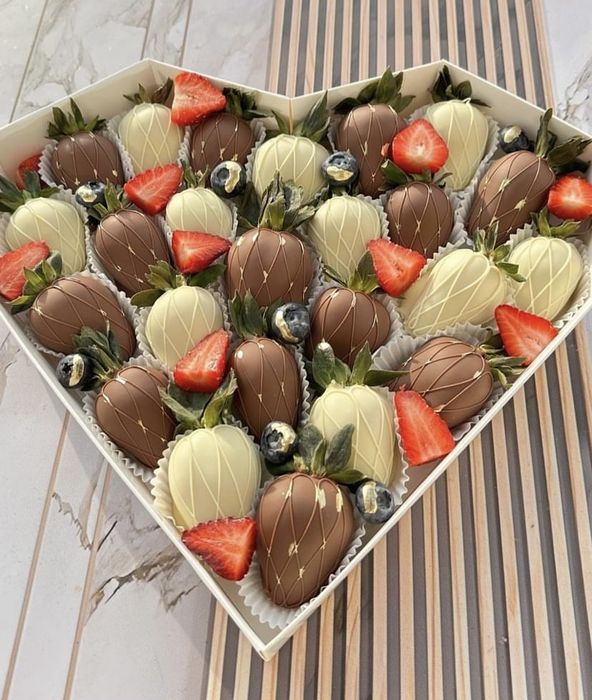 Клубника в шоколаде Алматы