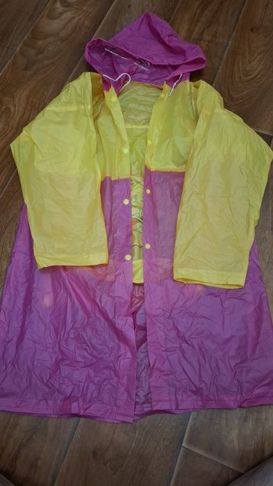 Резиновые боты и дождевик