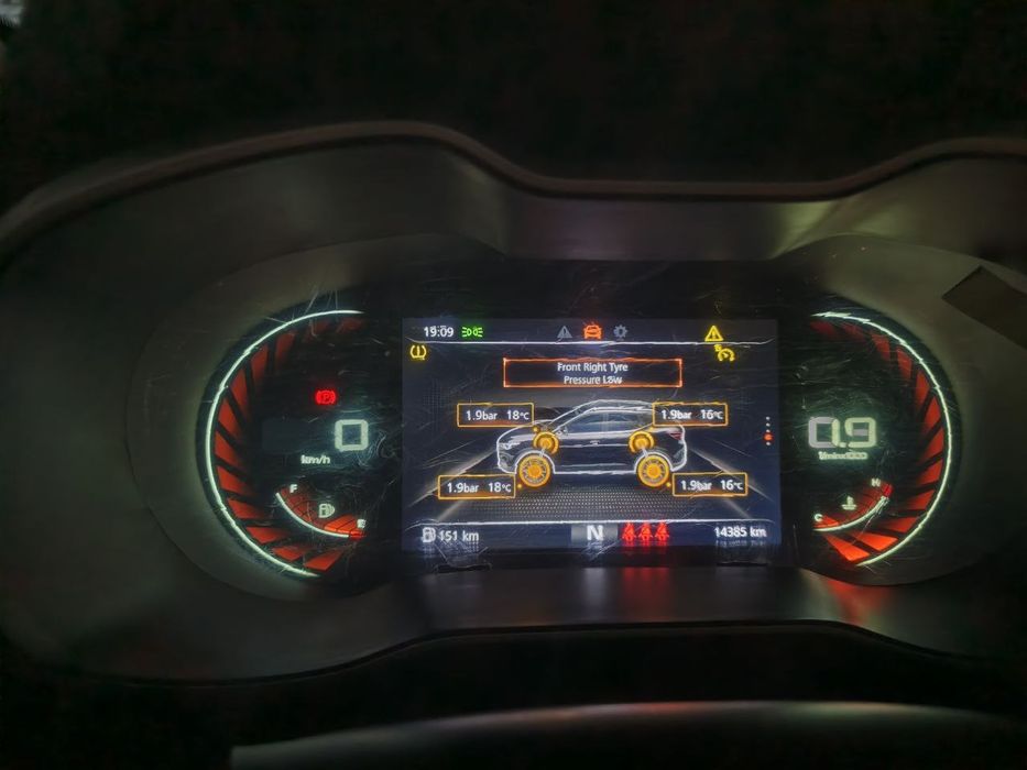 MG ZS mashinasi sotiladi