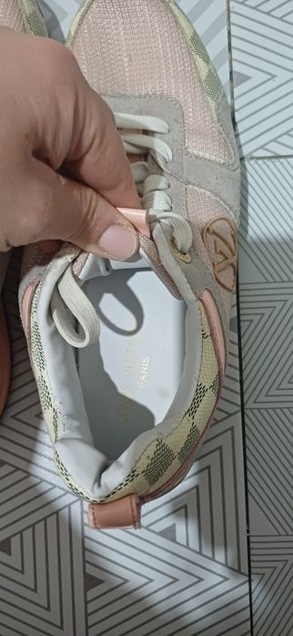 Продам брендовые кроссовки 40 размер