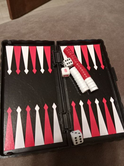 Маленькие игры , нарды и карты.