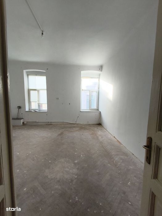 Apartament în Peninsula aproape de plaja, 105 mp, etaj 1, decomandat.