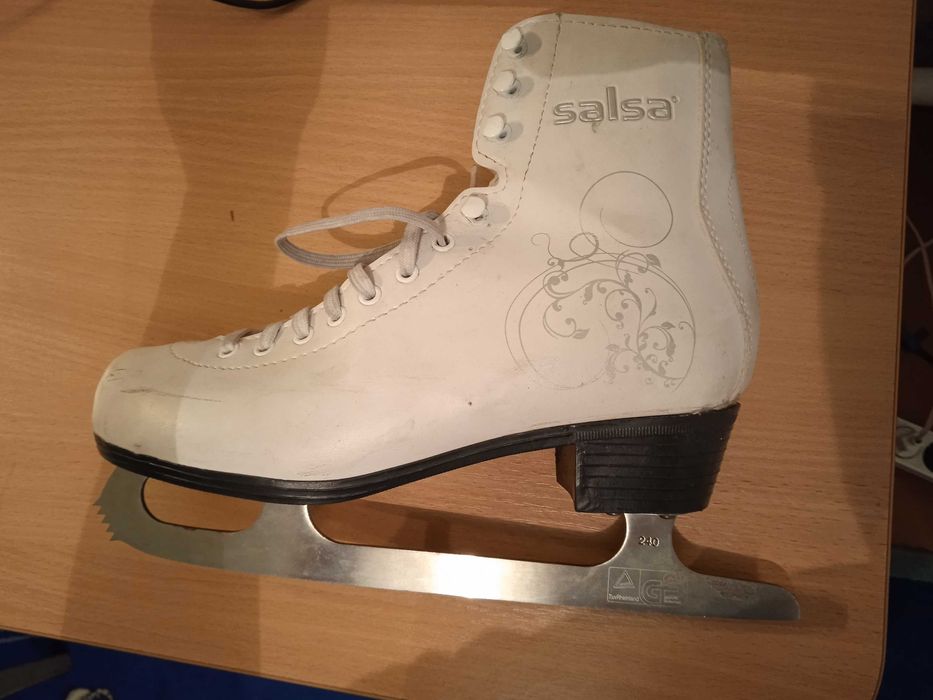 Коньки белые фигурные