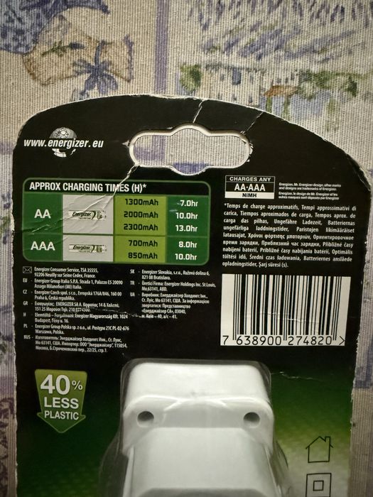 Incarcator + 2 baterii reincarcabile marca Energizer NOU / Sigilat