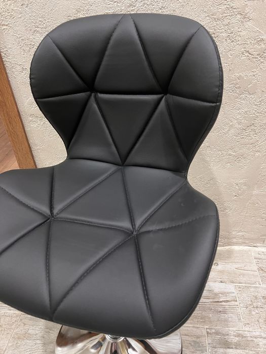 Модерен регулируем въртящ се бар стол