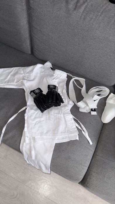 Кимано и обмундирование для карате