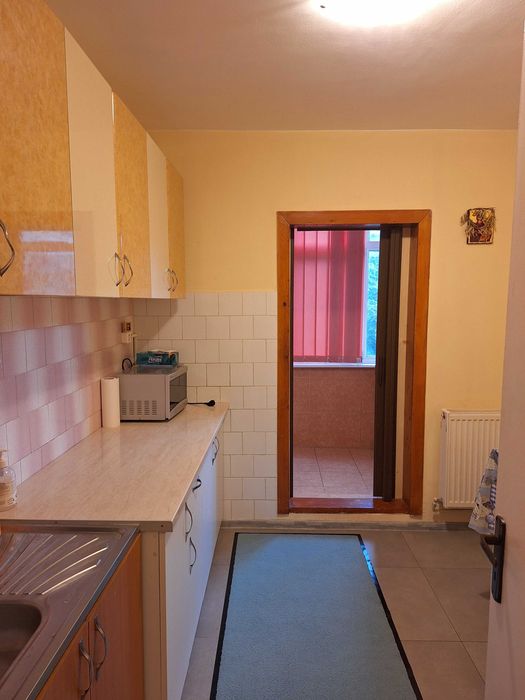 Inchiriez apartament 2 camere Cf 1 decomandat zona Carol Davila PLOIESTI