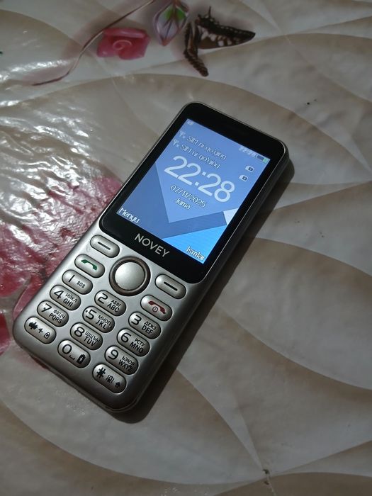 Sochli qin bilan sohilda xotinlar porno