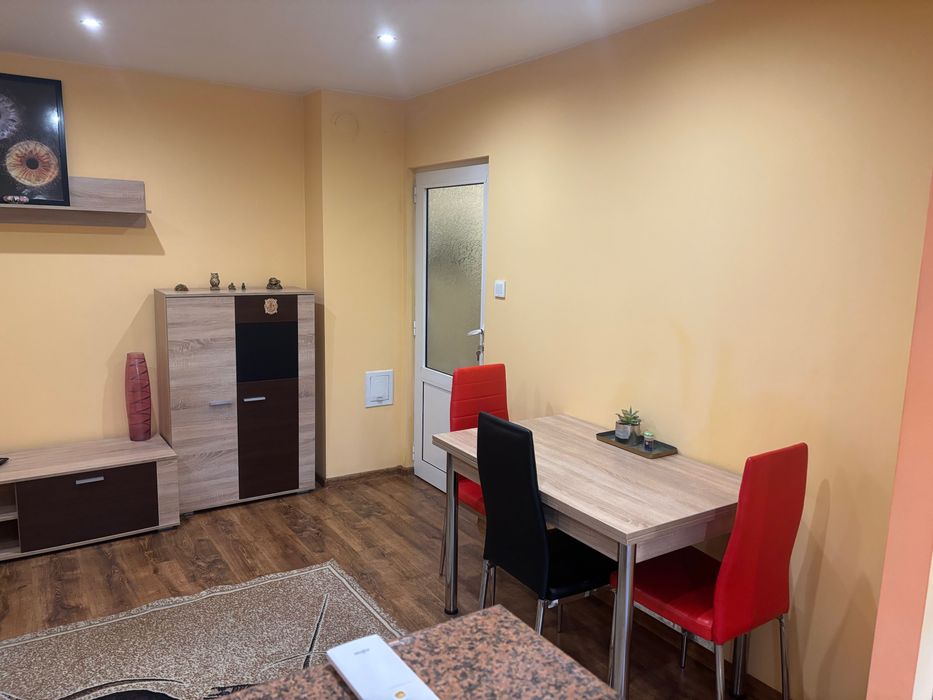 Дава се под наем Едностаен апартамент в Димитровград - 47 кв.м за 193.8 € - Снимка #1